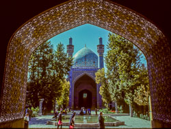 1977iran-A040-00-Isfahan---madresa-1.jpg