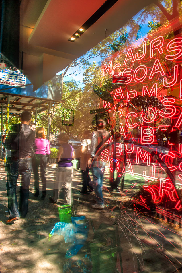 20101002-A008-H1-NYC-west-village-window-shopping.jpg