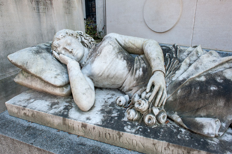 20120204-A008-00-grave-at-Pere-LaChaise-Cemetary.jpg