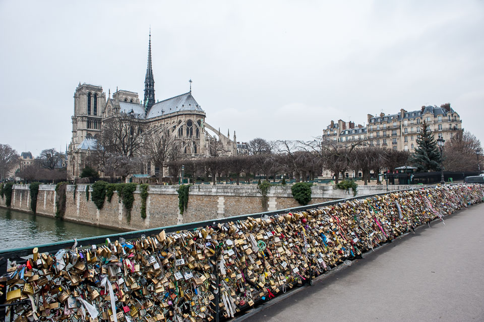 20120207-A048-00-love-secured-with-padlock.jpg