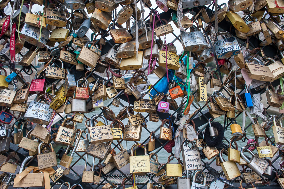 20120207-A049-00-love-secured-with-padlock.jpg