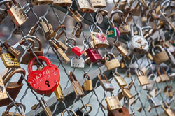 20120220-A140-00-love-secured-with-padlock.jpg