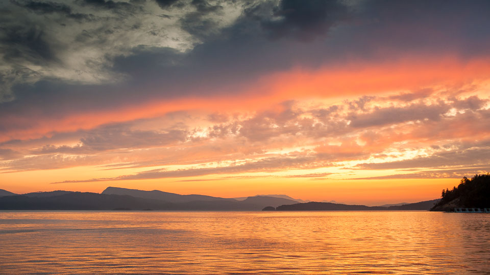 20090903-A154-01-Sunset-behind-Saltspring-Island.jpg